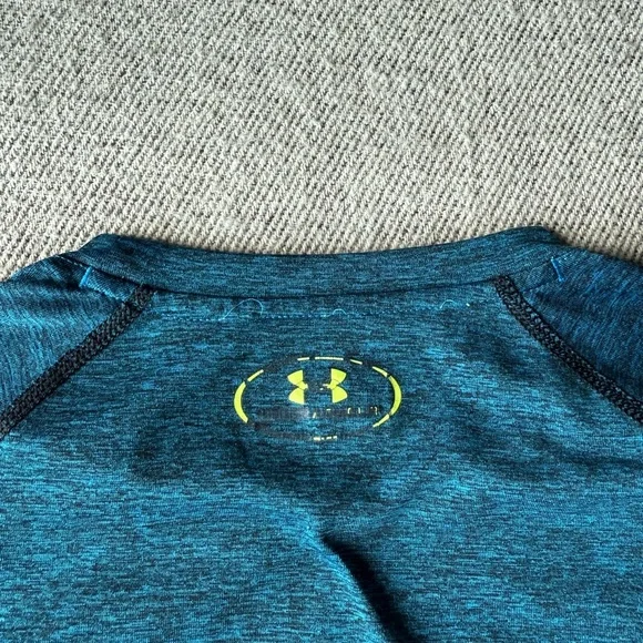 Under Armour Long Sleeve Tee - Medium - Picture 5 of 5